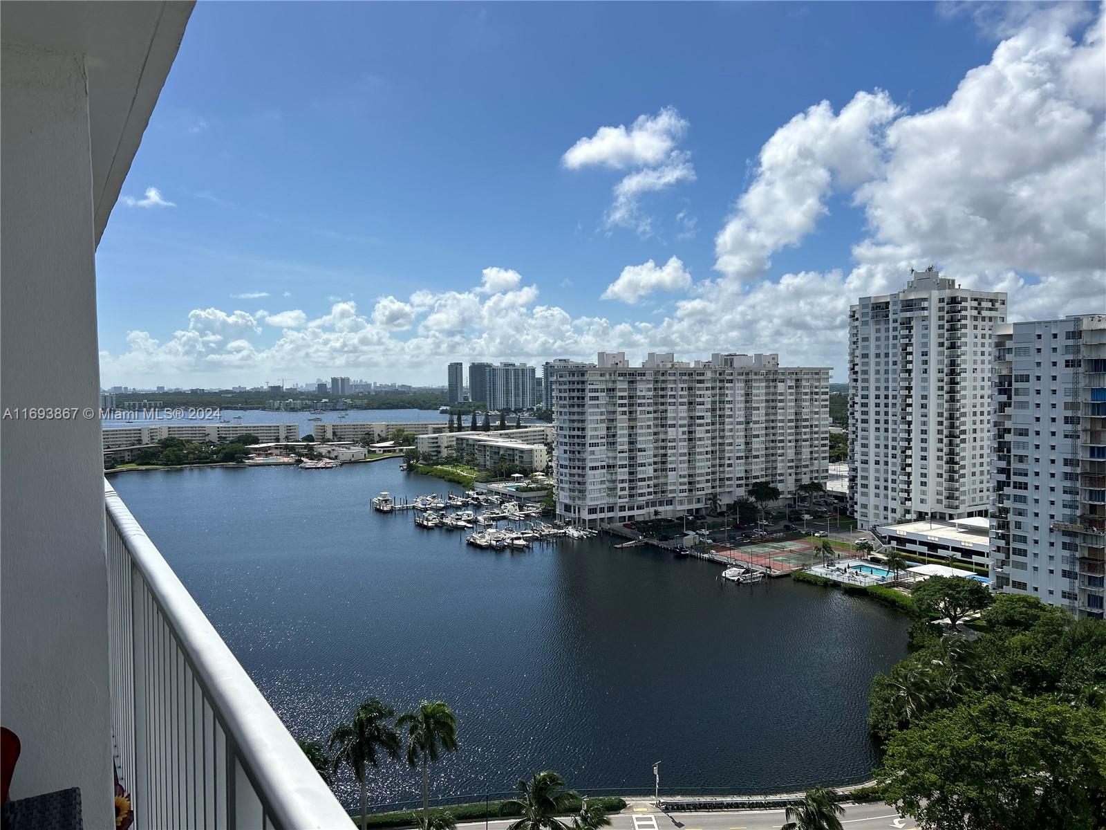 2801 NE 183rd St # 1903W