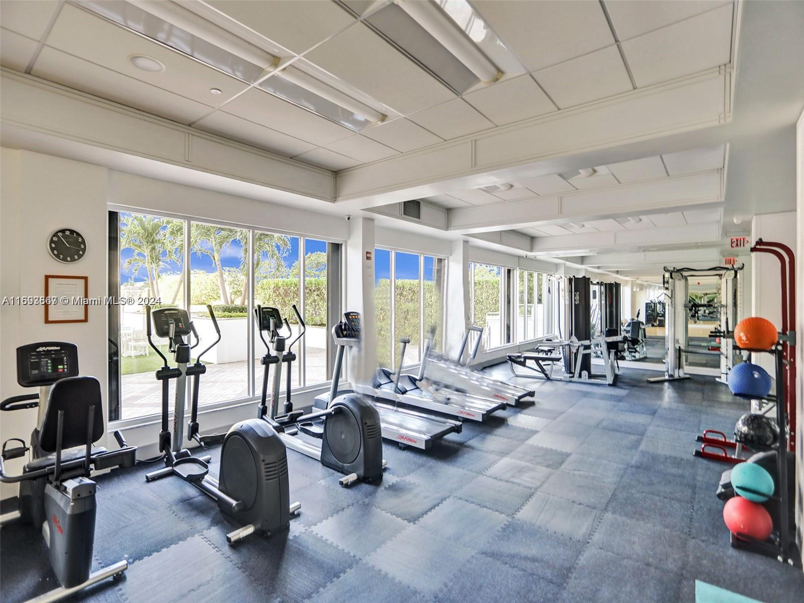 2801 NE 183rd St # 1903W