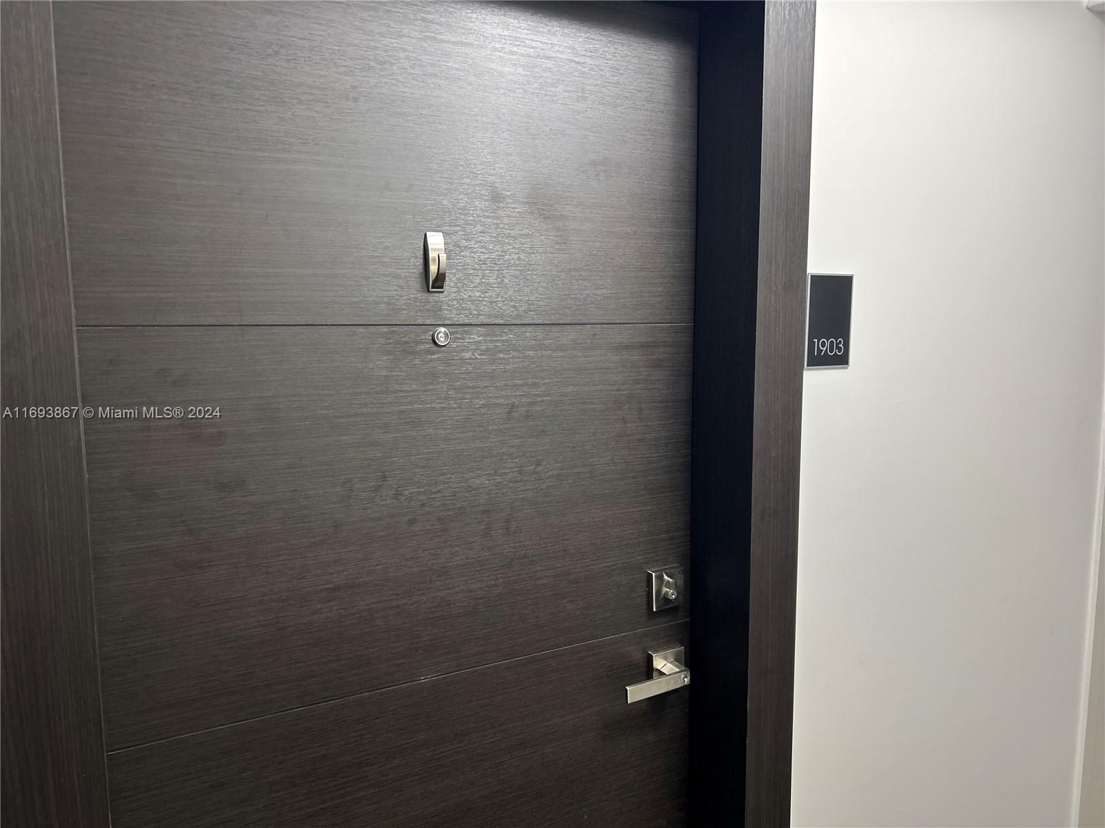 2801 NE 183rd St # 1903W