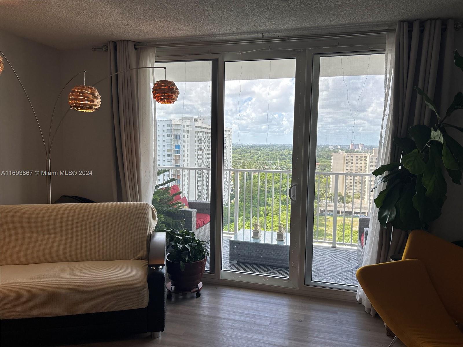 2801 NE 183rd St # 1903W