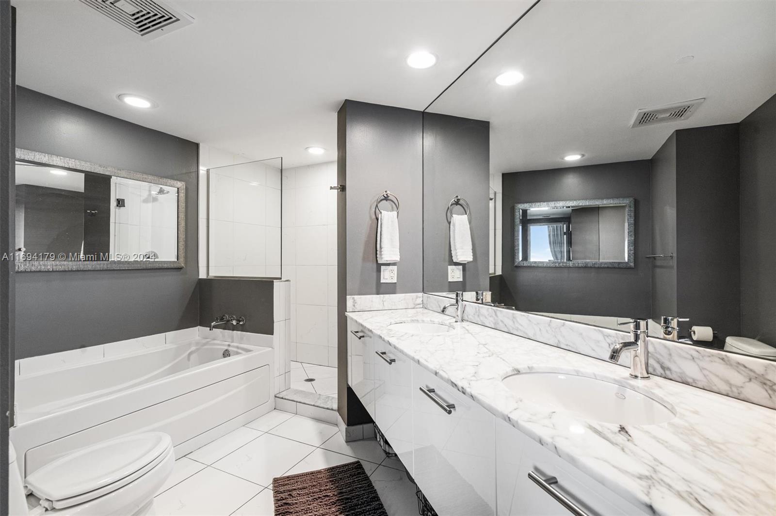 55 SE 6th St # 2002