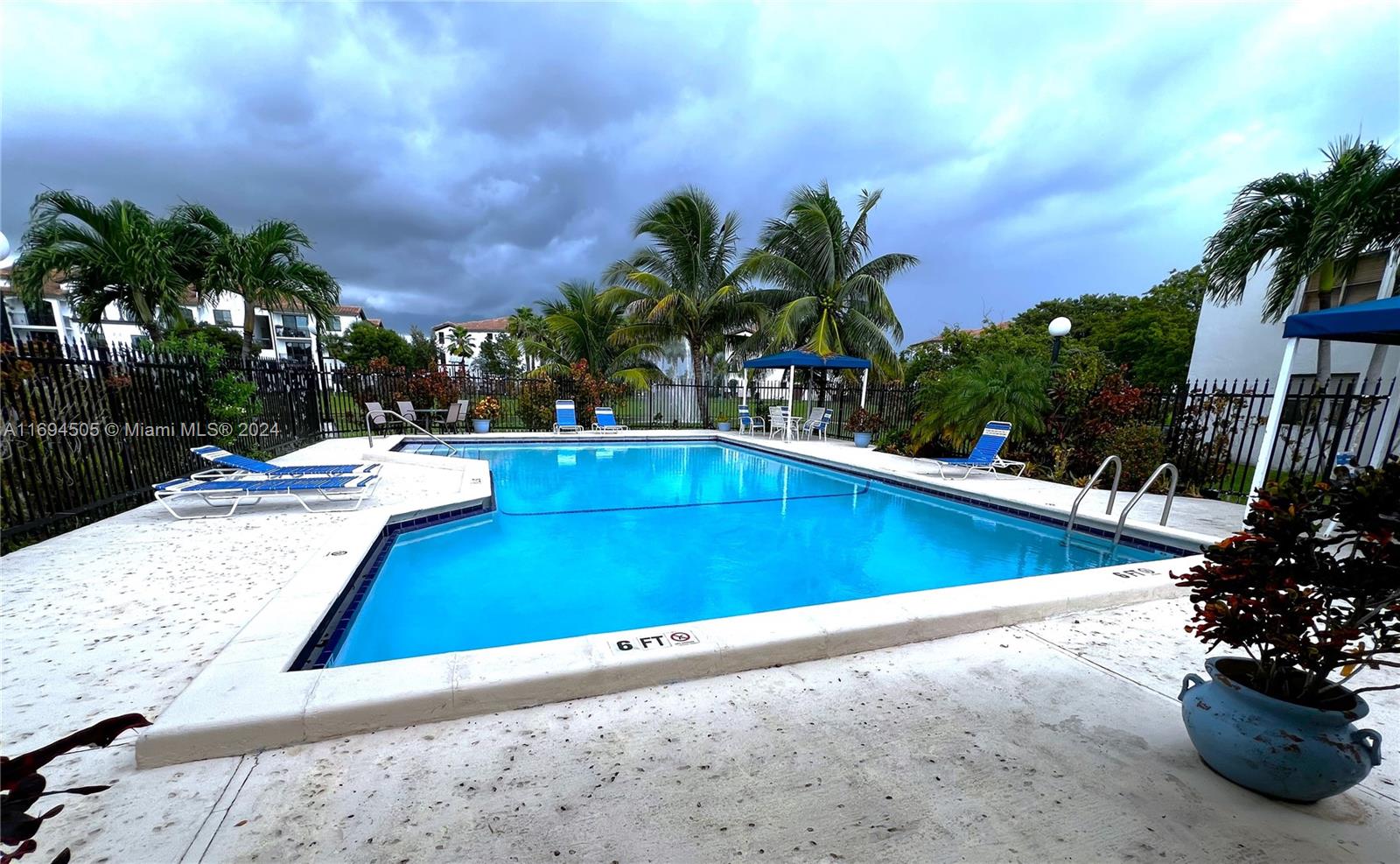 9427 Fontainebleau Blvd # 34 Unit: 208-34