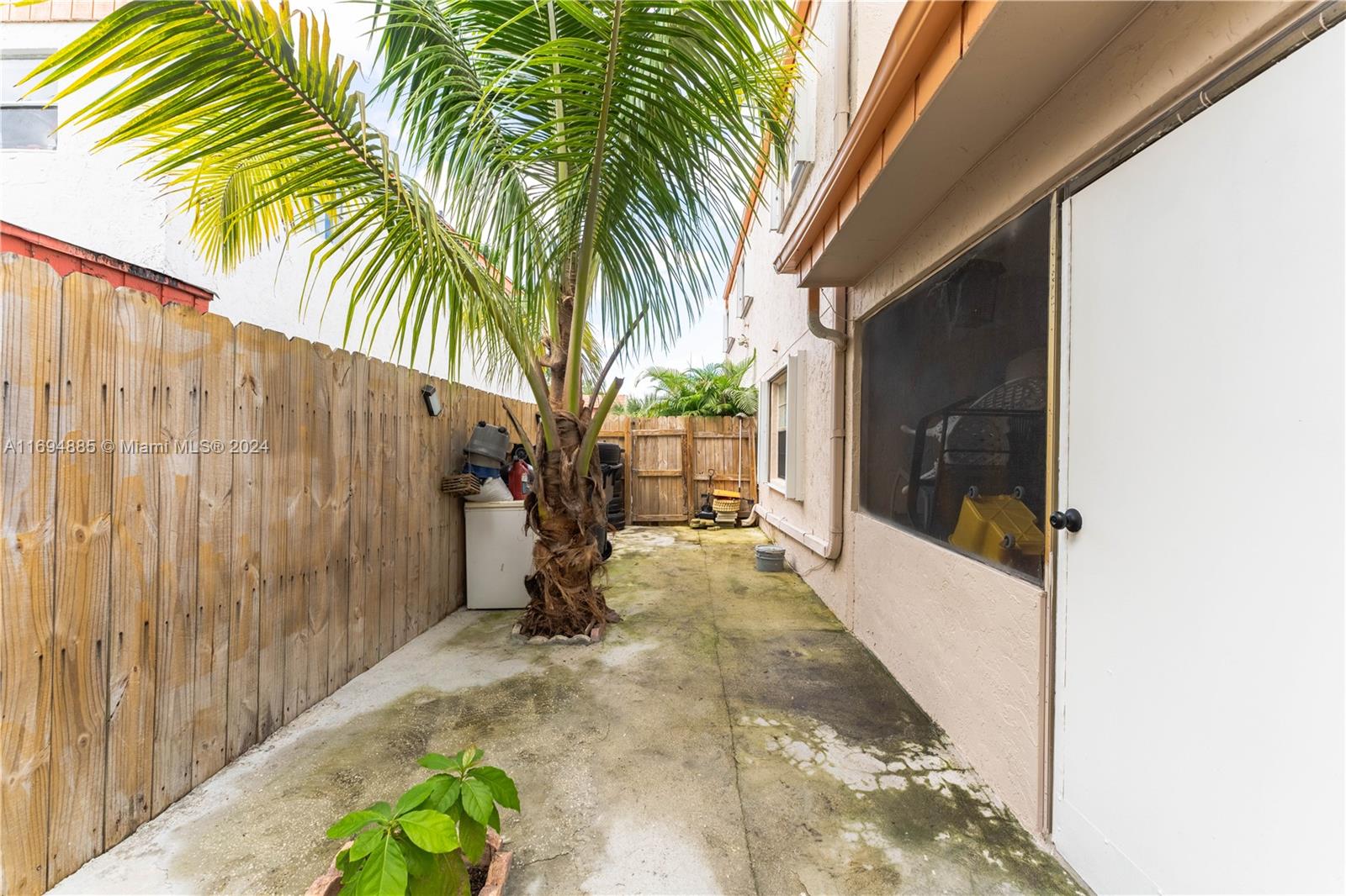 7924 SW 8th Ct