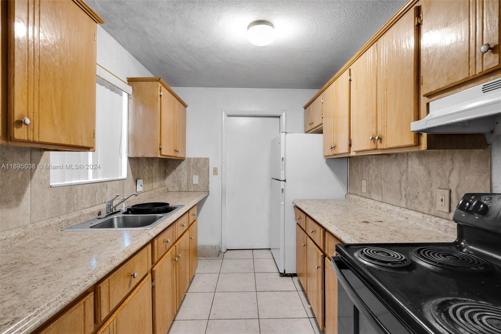 1371 NW 27th Ave # 2 Unit: 1-2