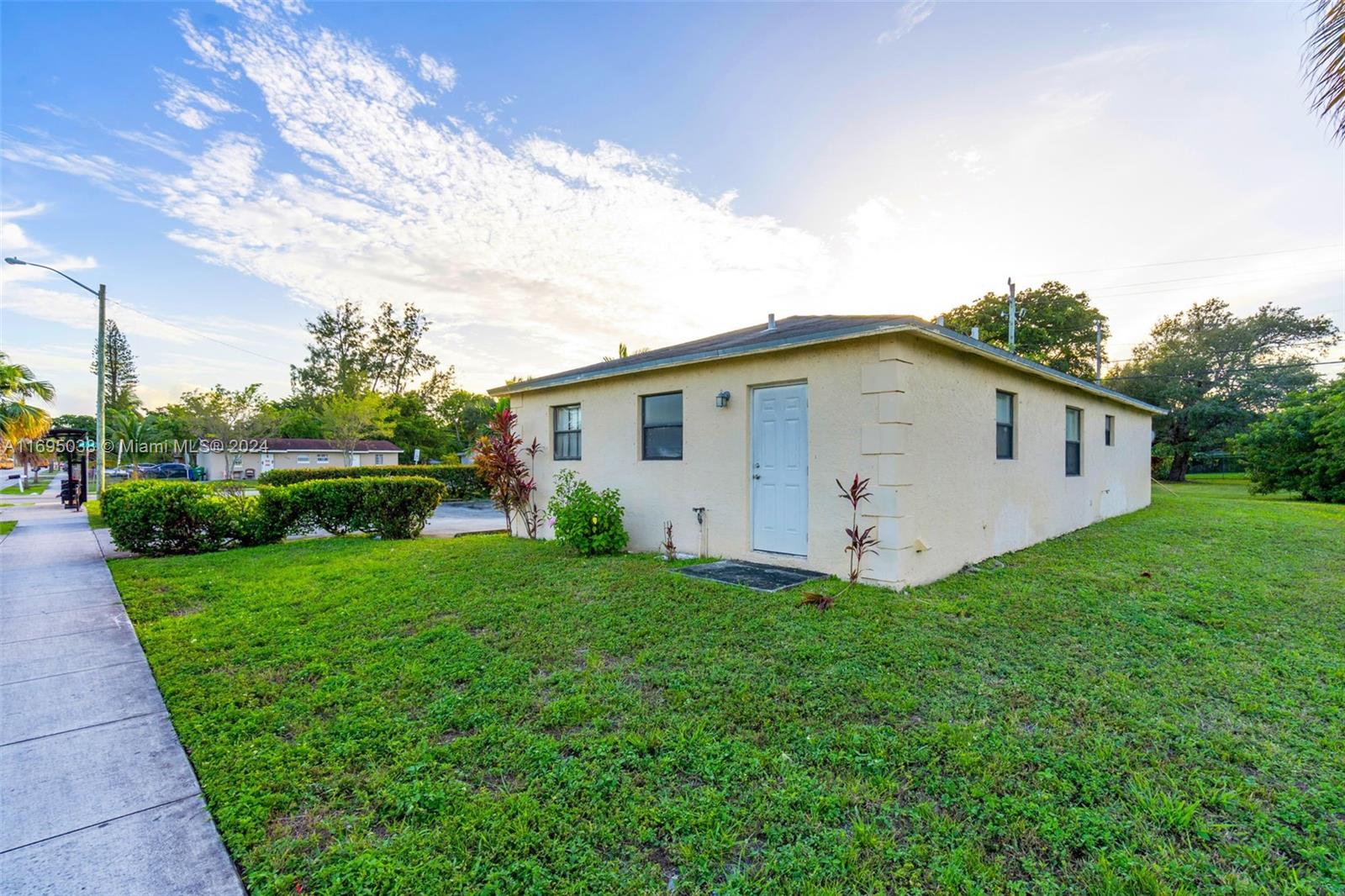 1371 NW 27th Ave # 2 Unit: 1-2