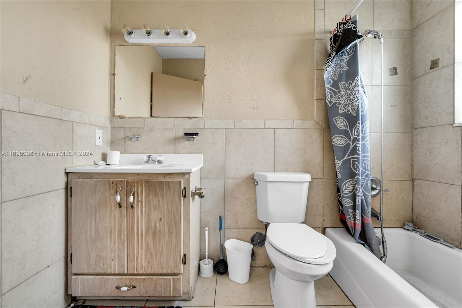 1371 NW 27th Ave # 2 Unit: 1-2