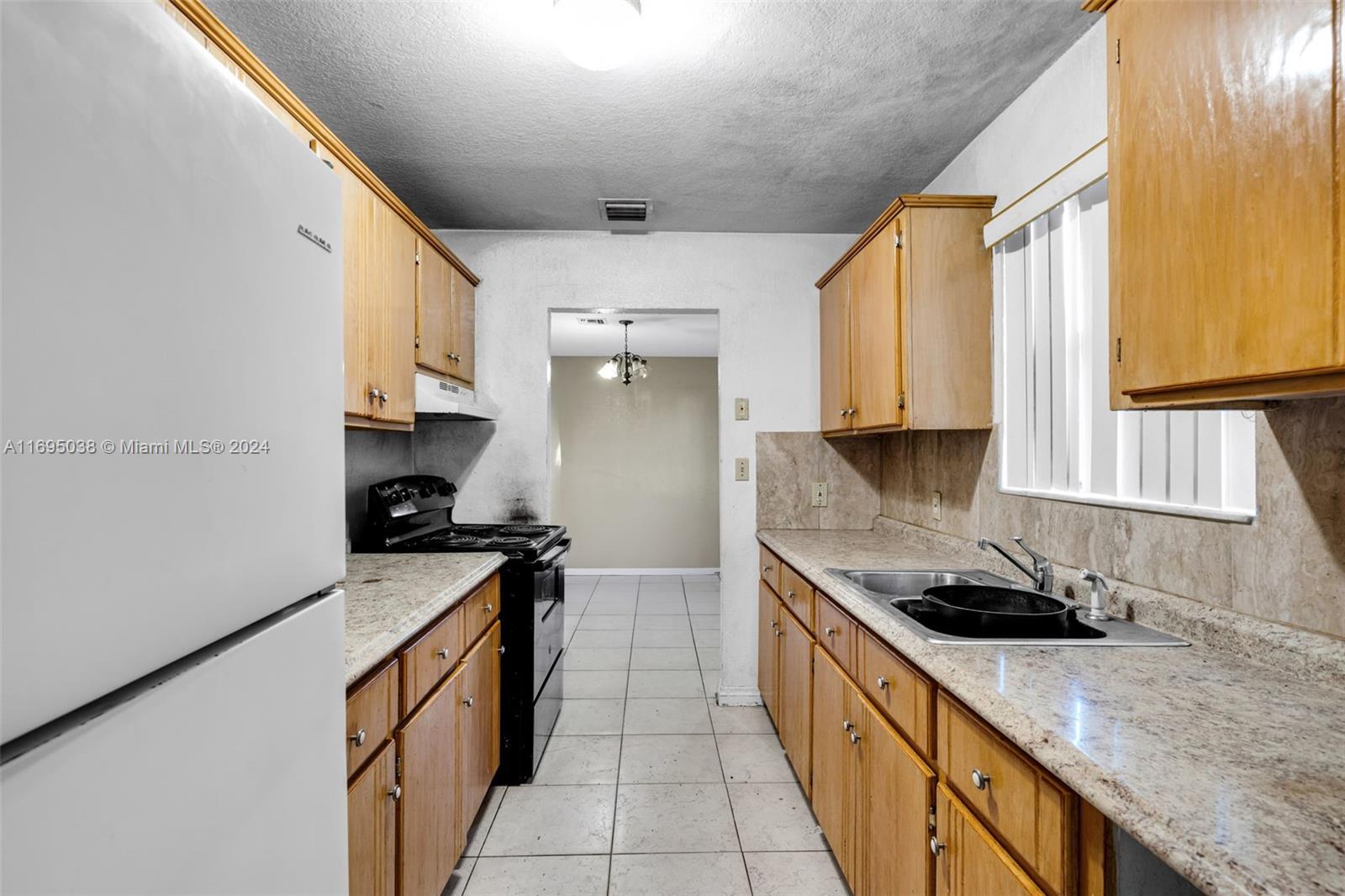 1371 NW 27th Ave # 2 Unit: 1-2