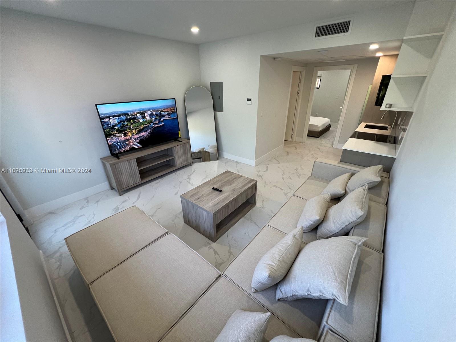 944 Jefferson Ave # 7