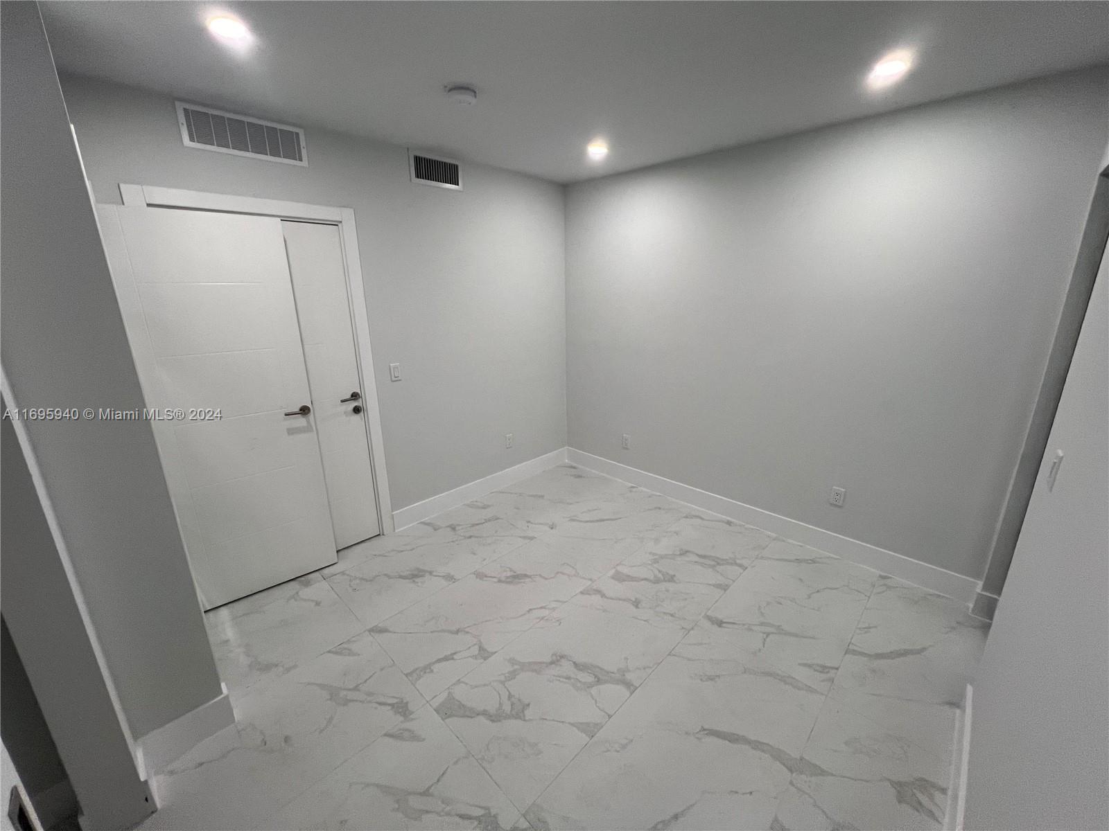 944 Jefferson Ave # 8