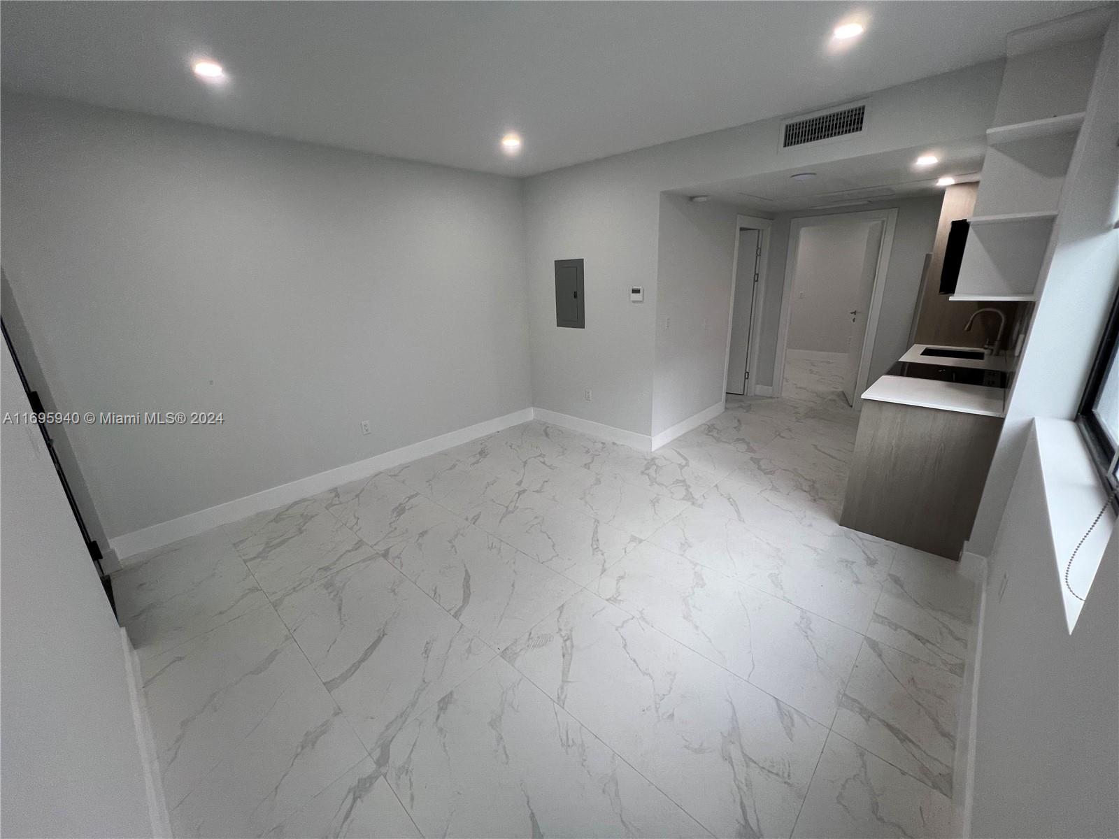 944 Jefferson Ave # 8