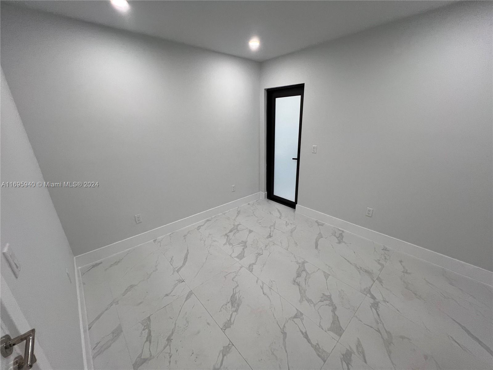 944 Jefferson Ave # 8