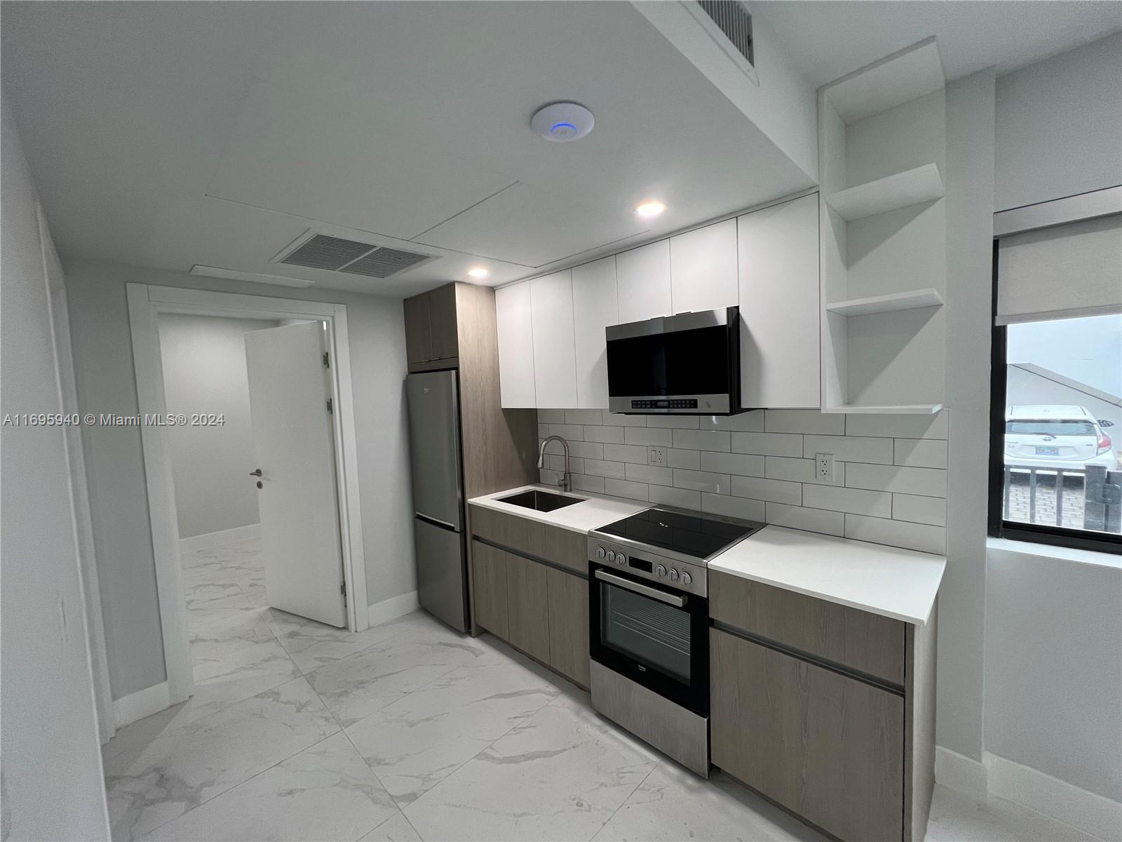 944 Jefferson Ave # 8