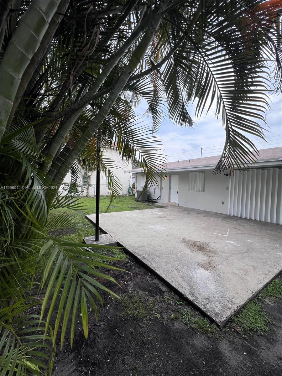 3277 SW 23rd Ter