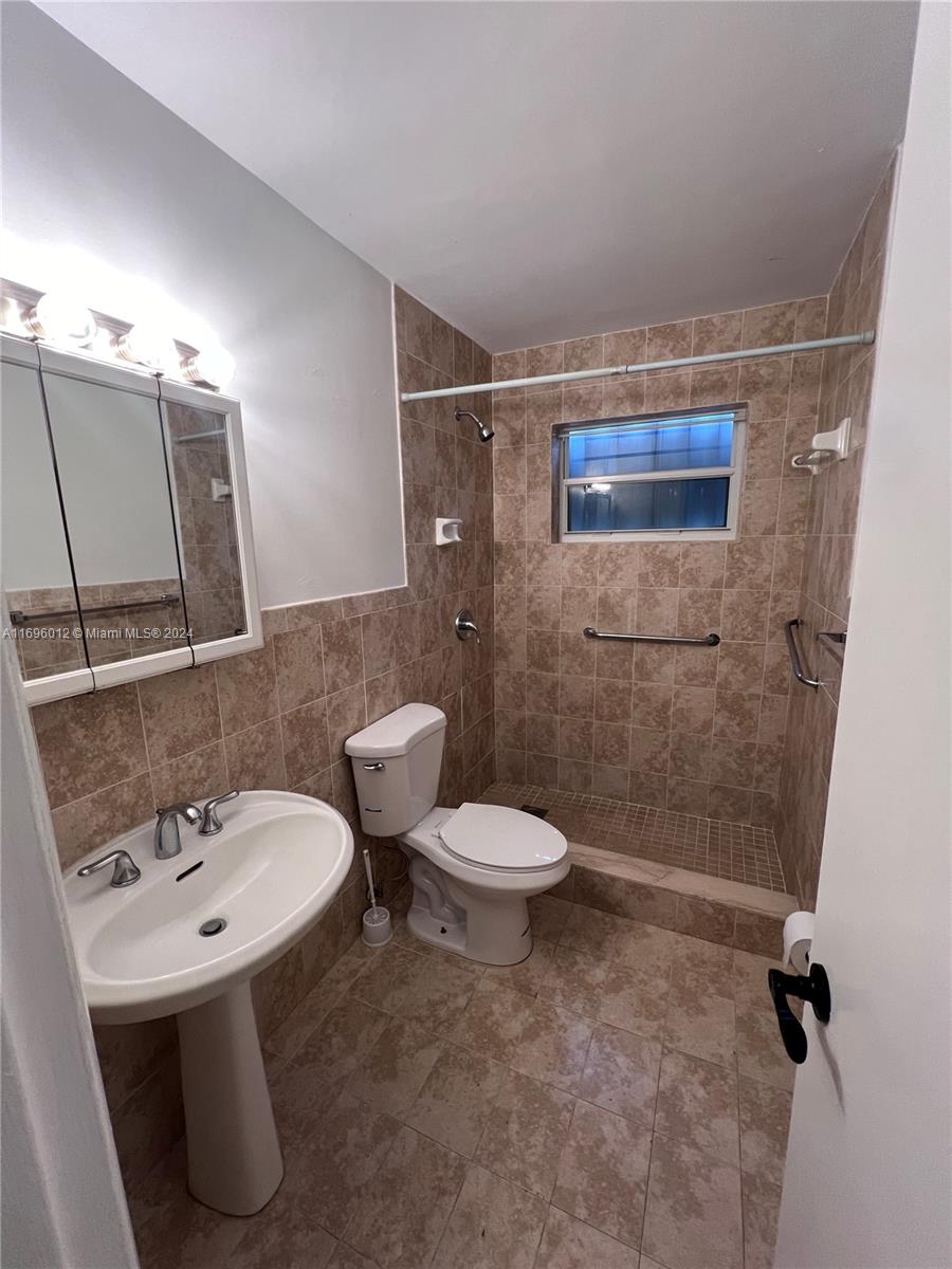 3277 SW 23rd Ter