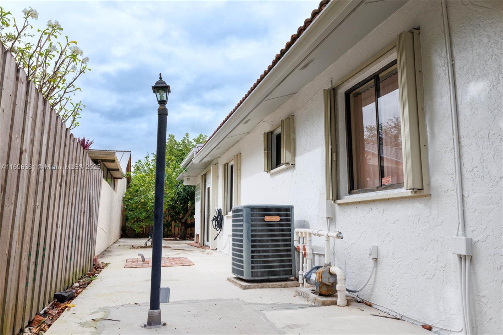 9024 SW 151st Ave Rd