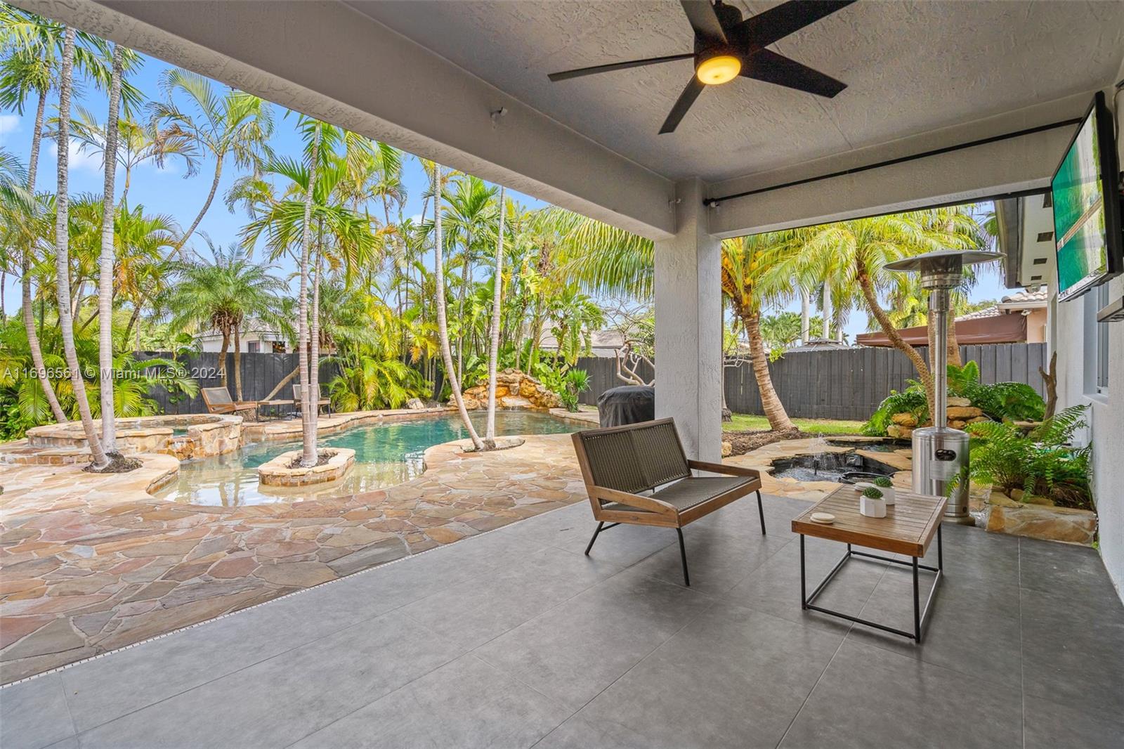 8939 NW 165th Ter