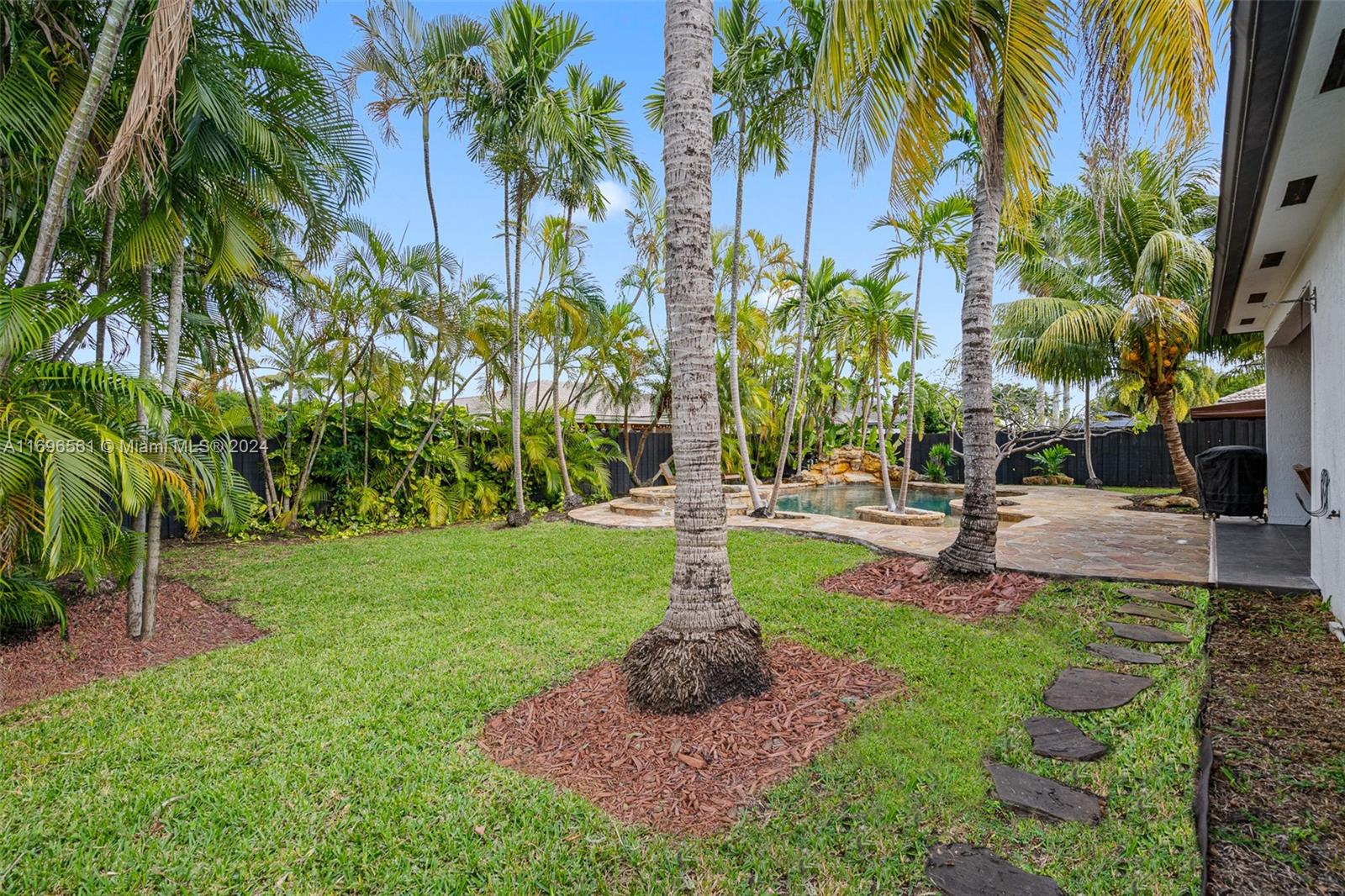 8939 NW 165th Ter