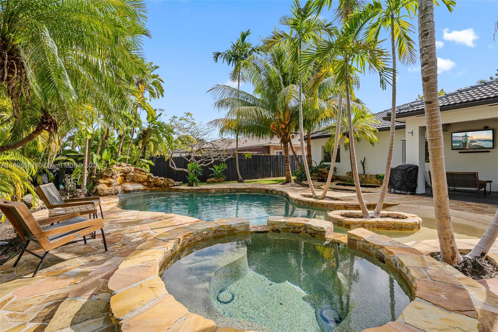 8939 NW 165th Ter