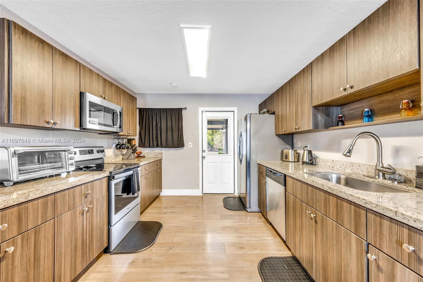 107 Thomas Rd