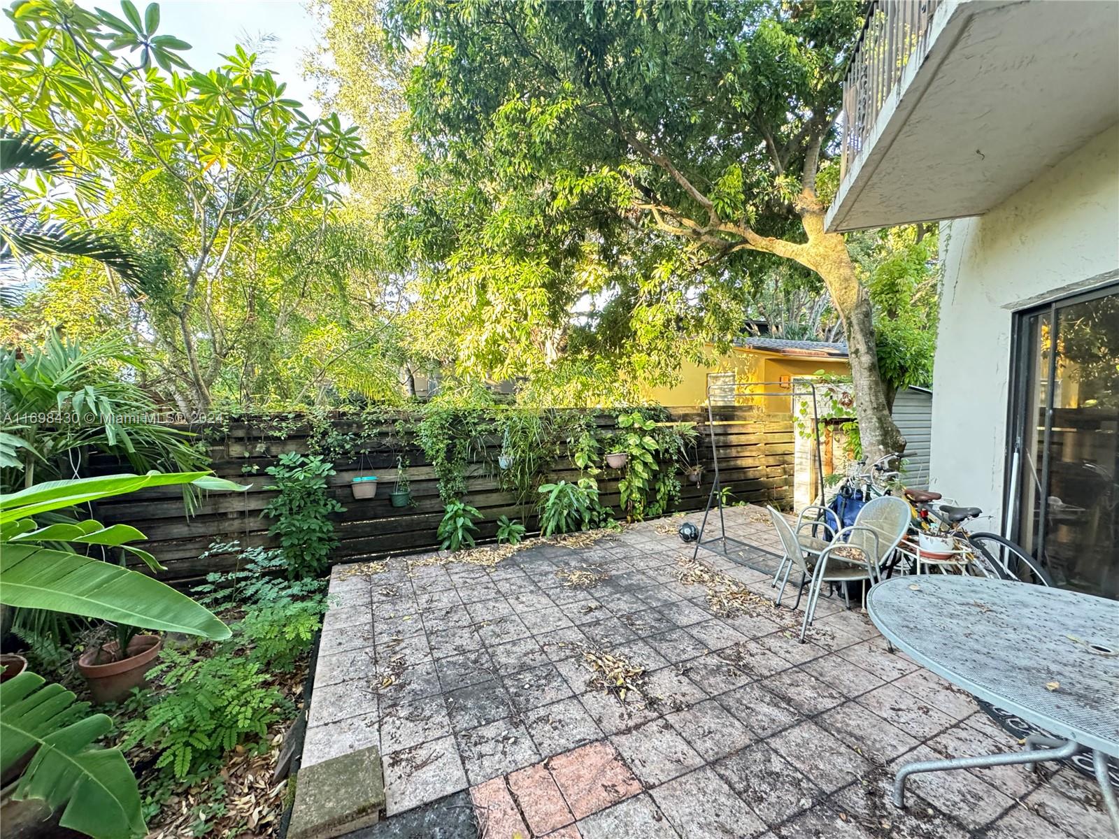 3046 Center St # 3046
