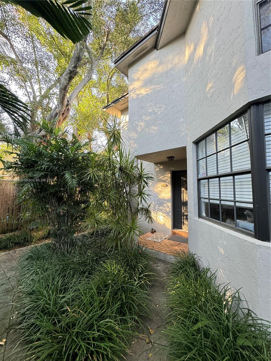 3046 Center St # 3046