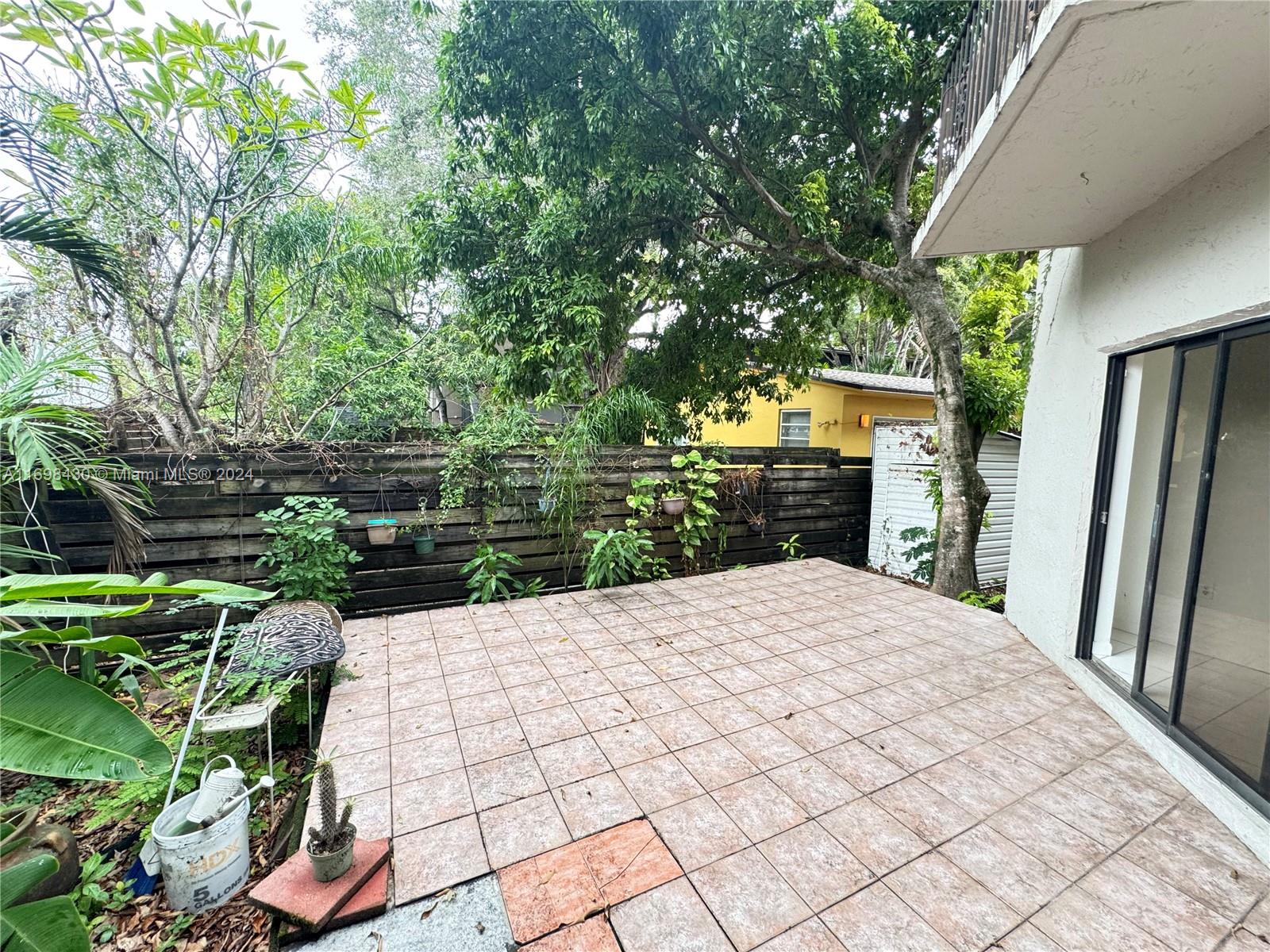 3046 Center St # 3046