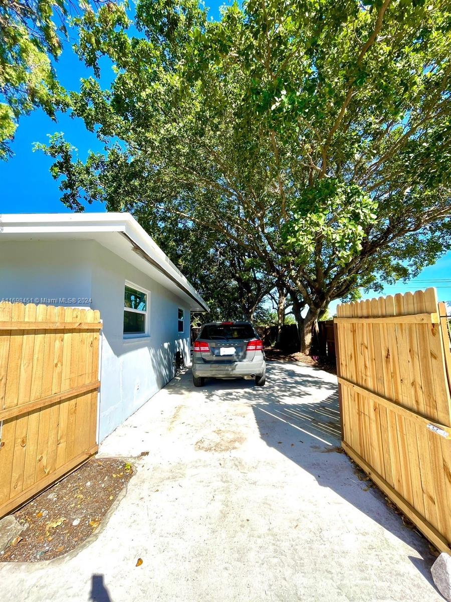 101 NW 21st St