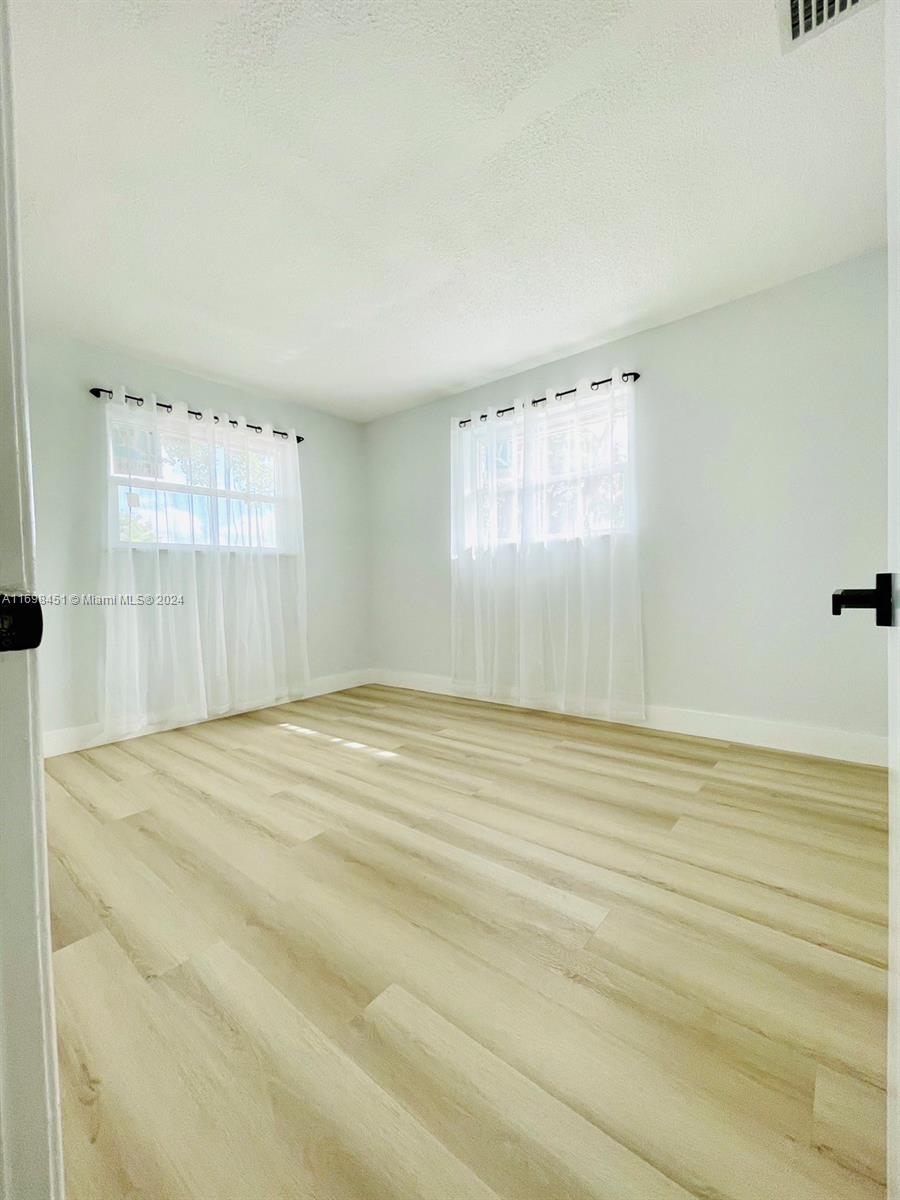 101 NW 21st St