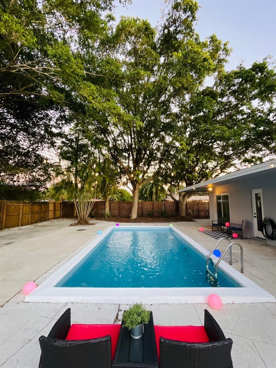 101 NW 21st St
