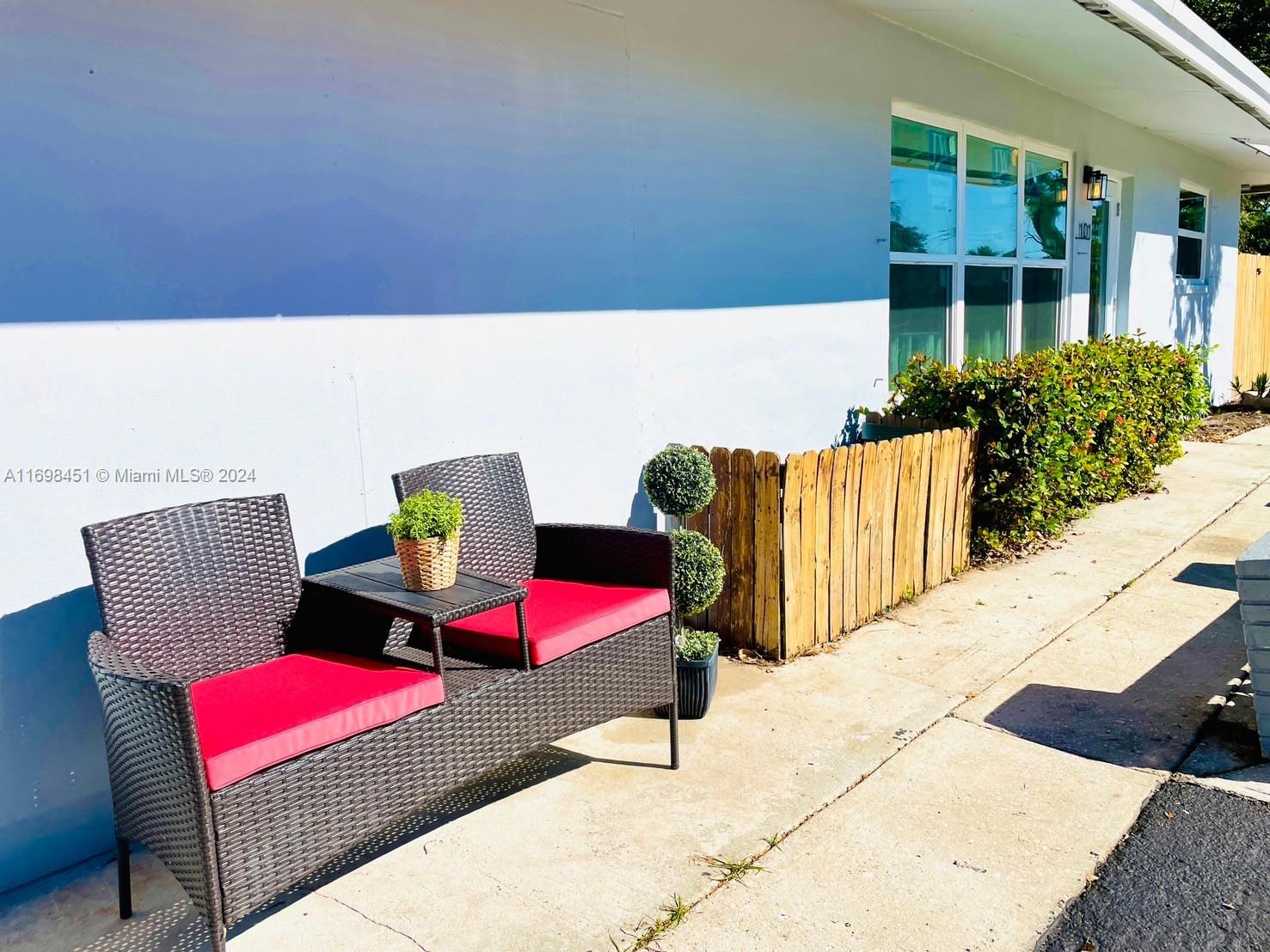 101 NW 21st St
