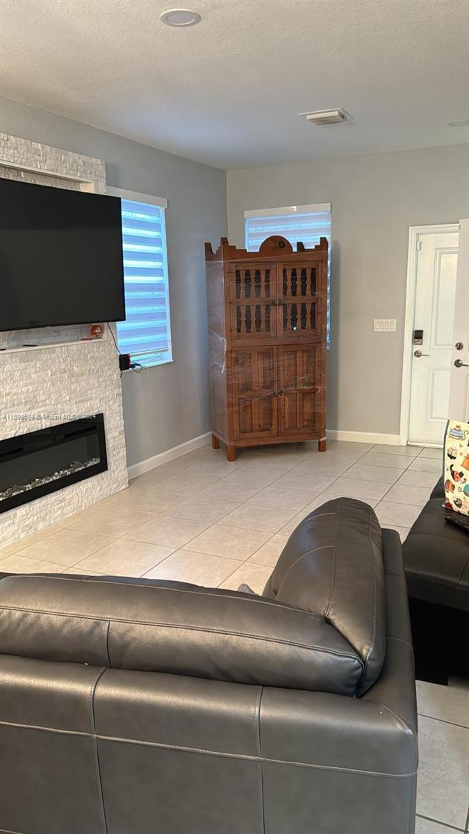 2687 SE 13th Ct