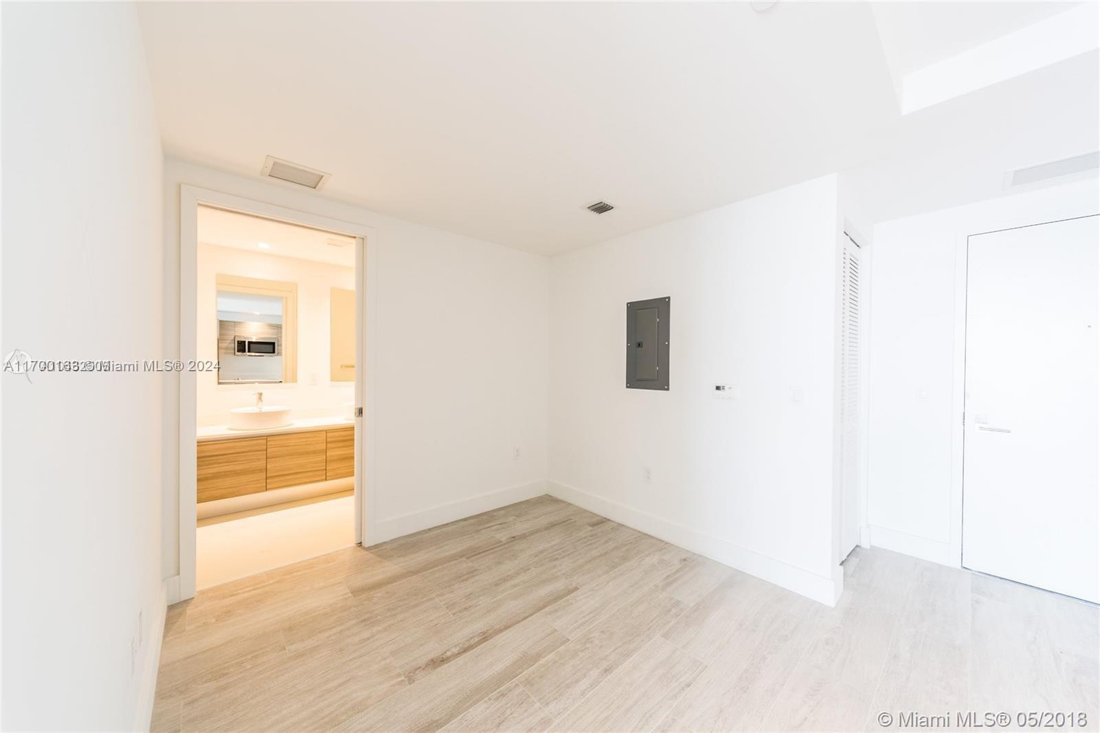 121 NE 34th St # 2703