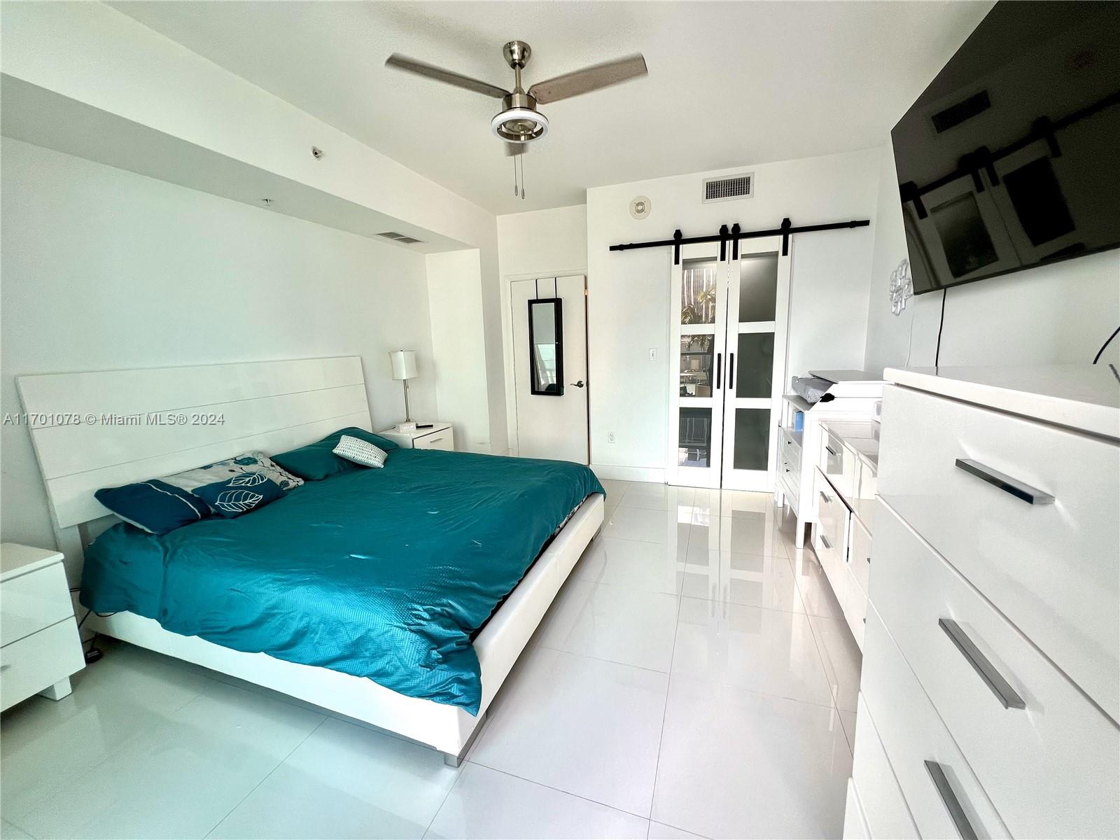 244 Biscayne Blvd # 907