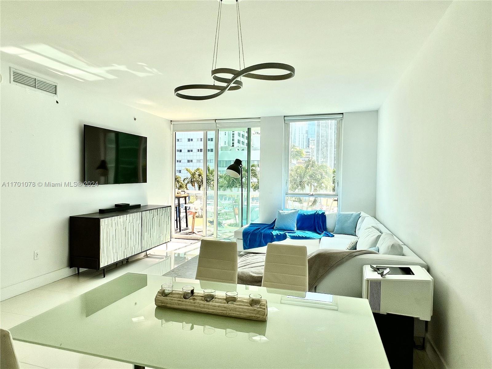 244 Biscayne Blvd # 907