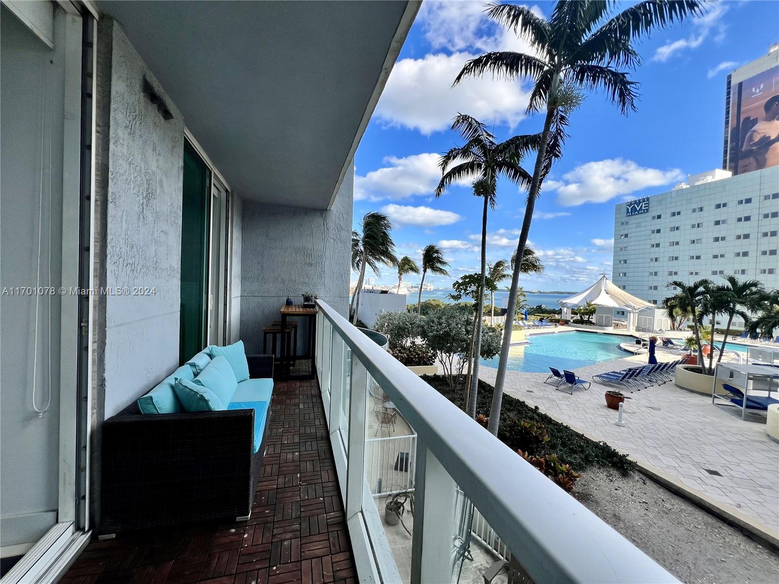 244 Biscayne Blvd # 907