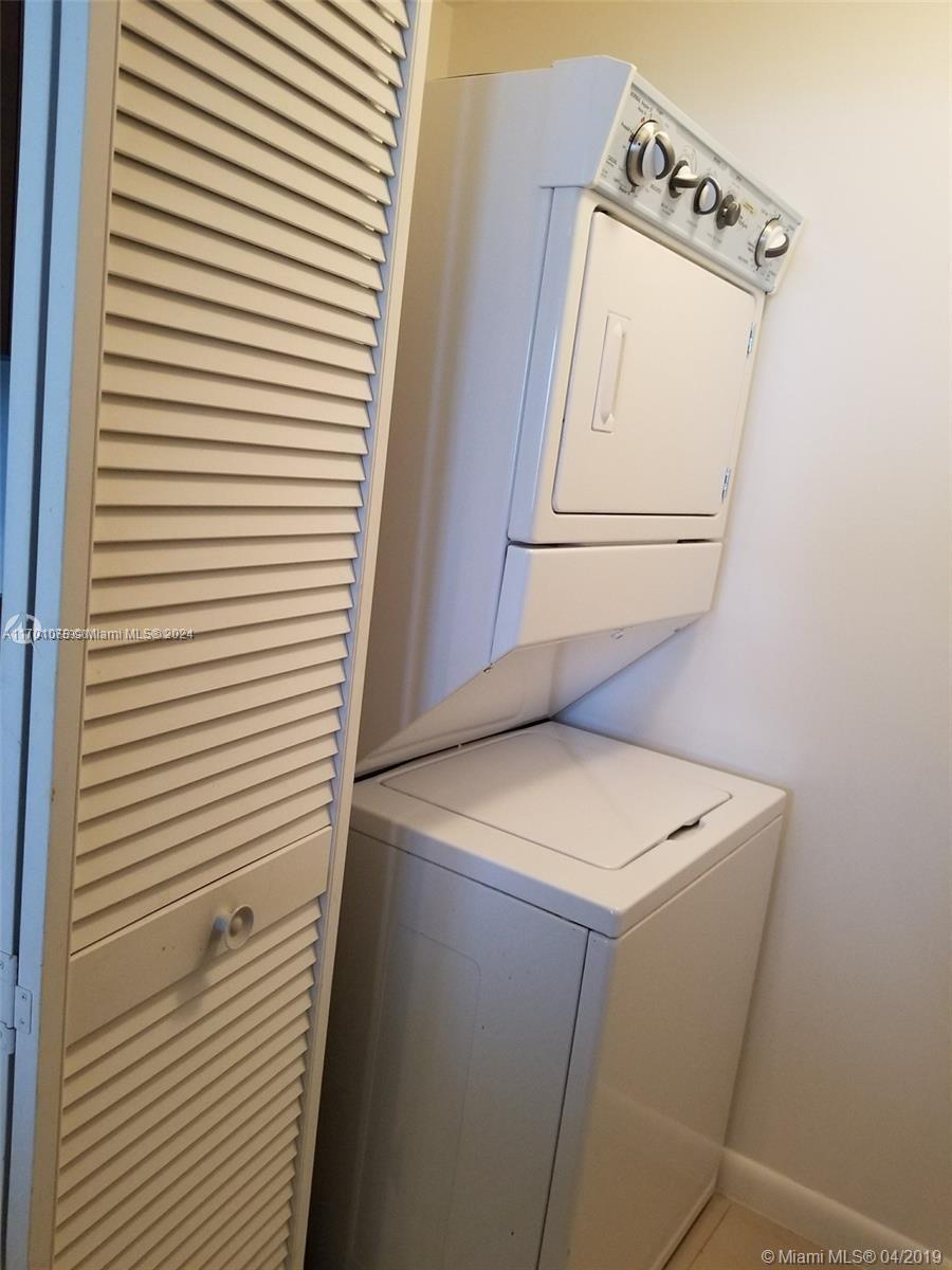 244 Biscayne Blvd # 907