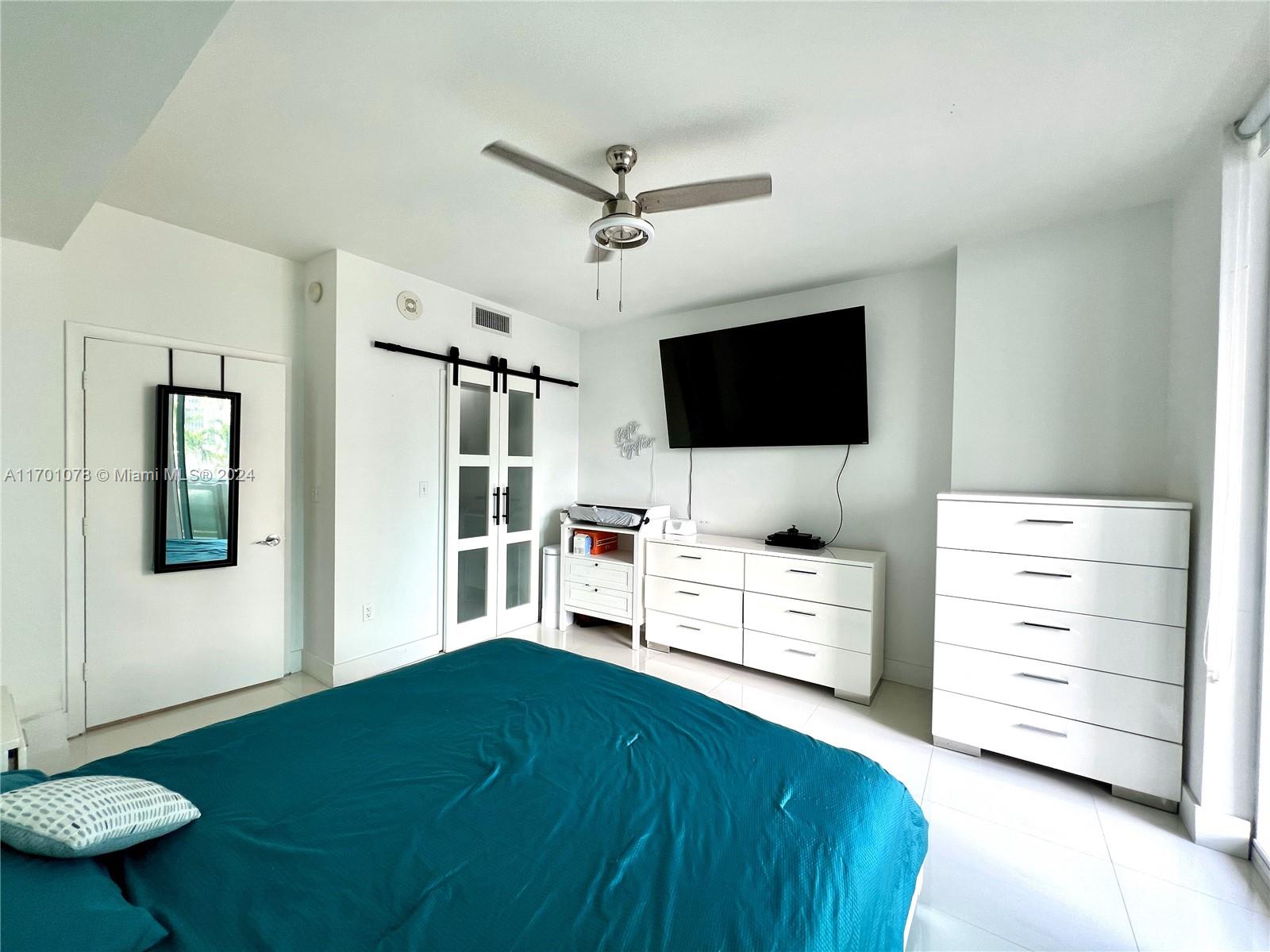 244 Biscayne Blvd # 907