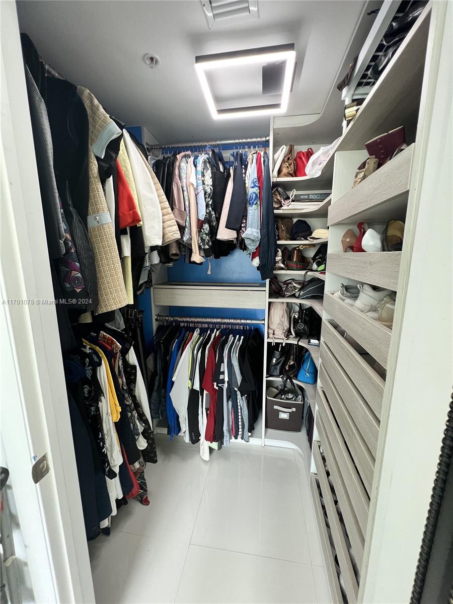 244 Biscayne Blvd # 907
