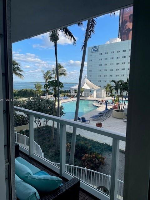244 Biscayne Blvd # 907