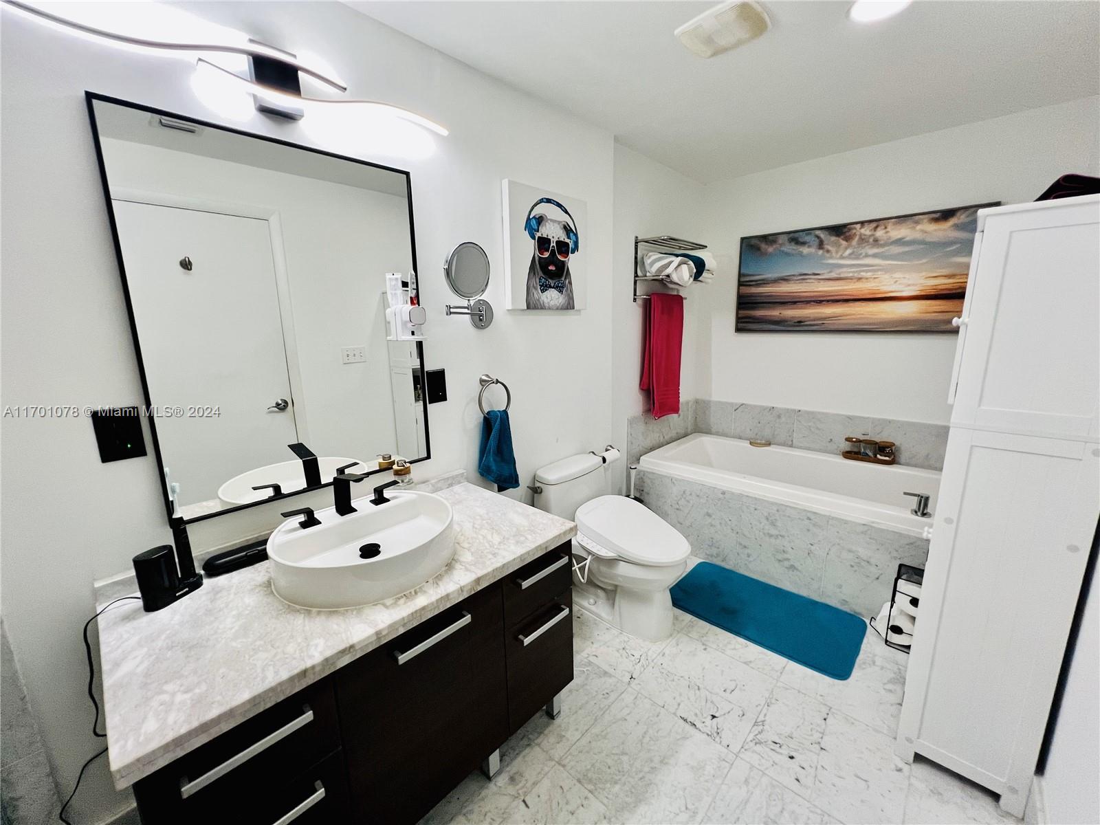 244 Biscayne Blvd # 907