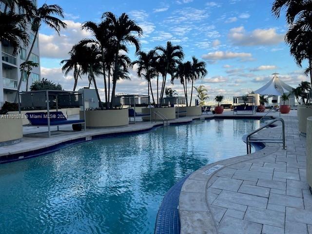 244 Biscayne Blvd # 907