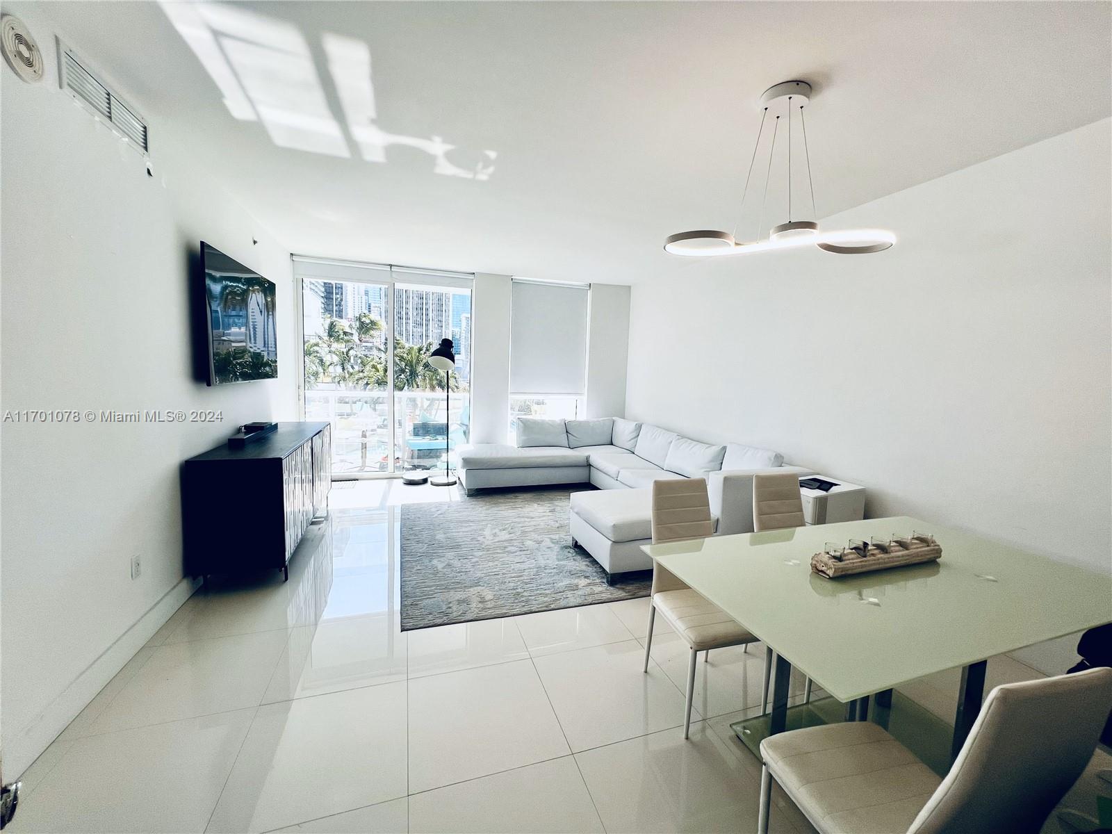 244 Biscayne Blvd # 907