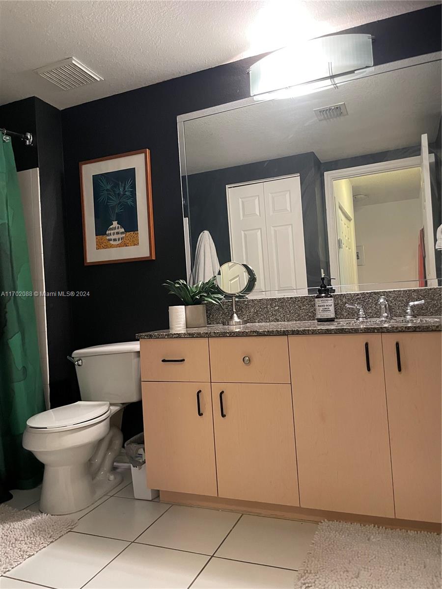 2445 Centergate Dr # 205
