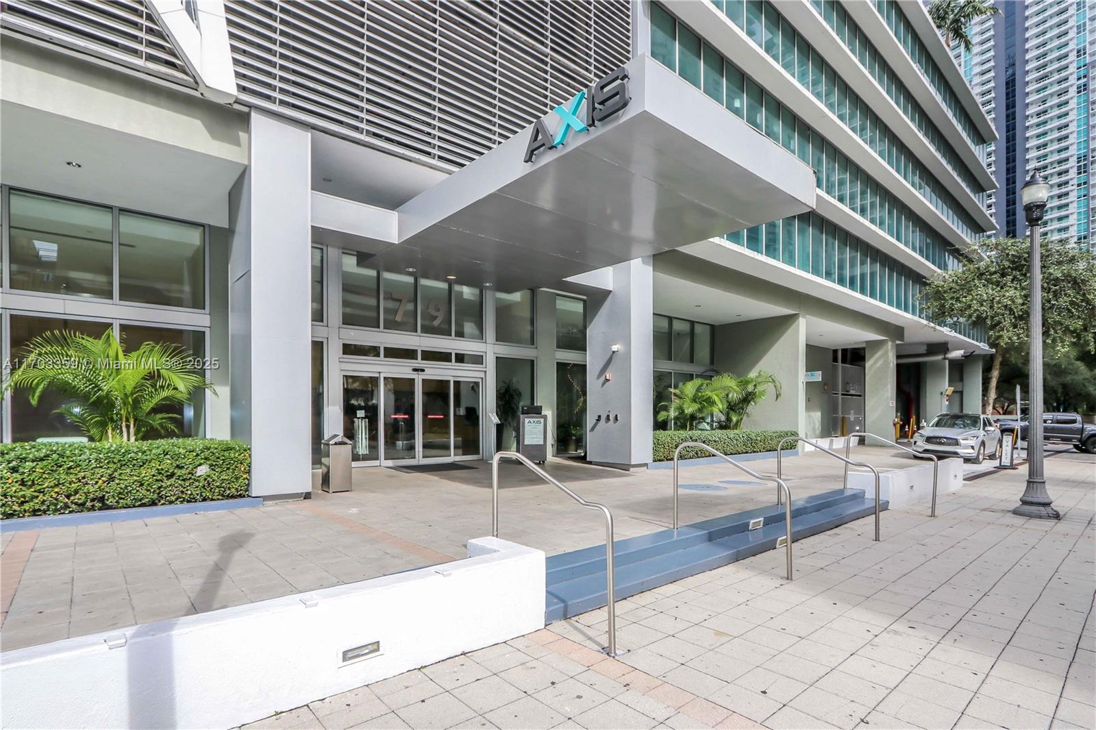 79 SW 12th St Unit: 3002-S