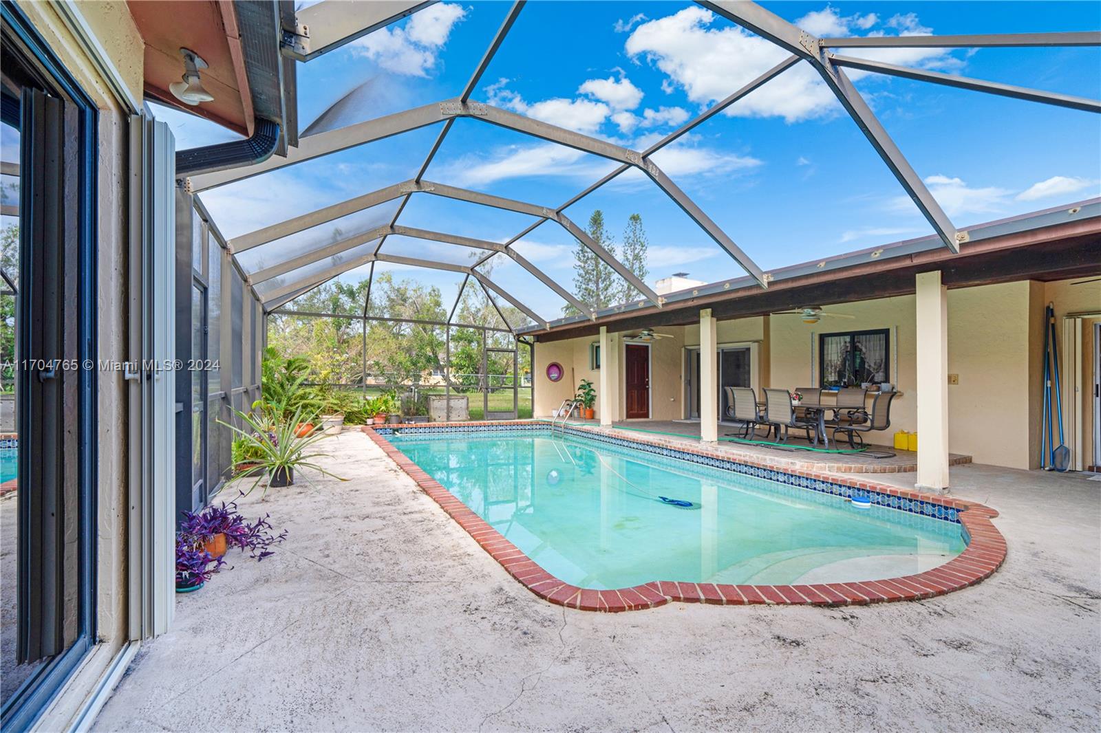 17600 SW 84th Ct