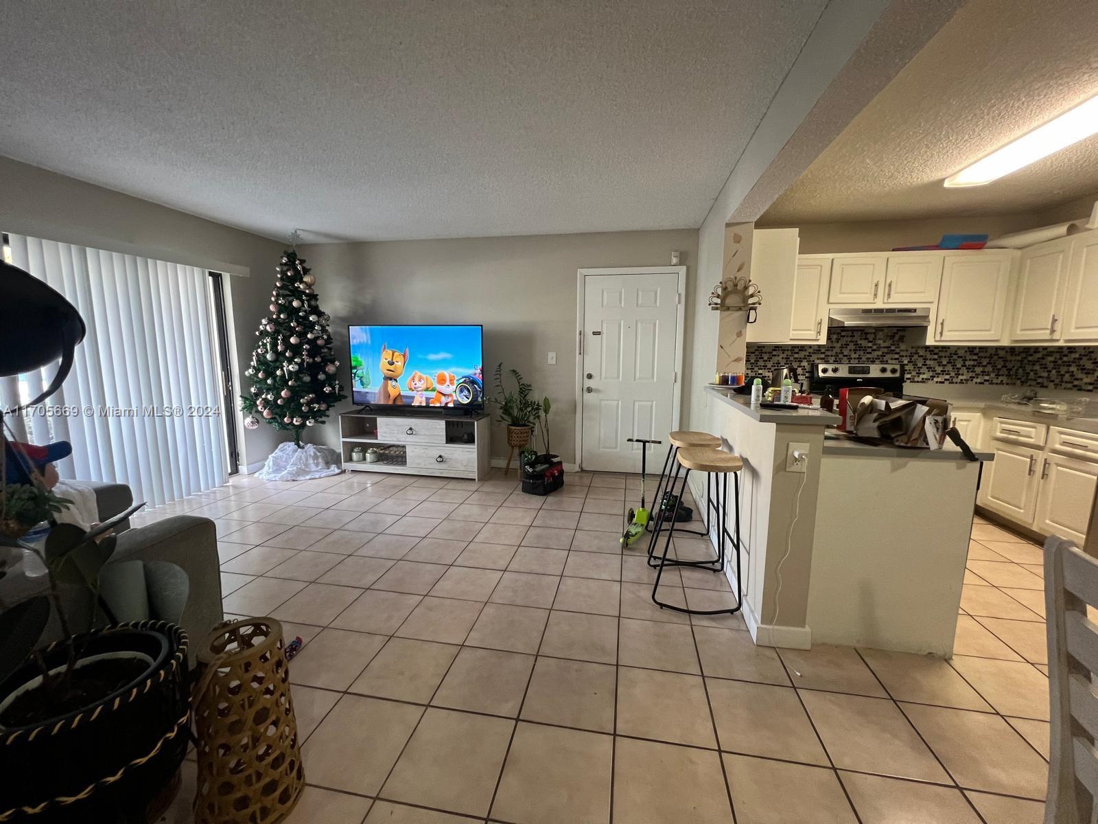 251 W Palm Cir W # 102