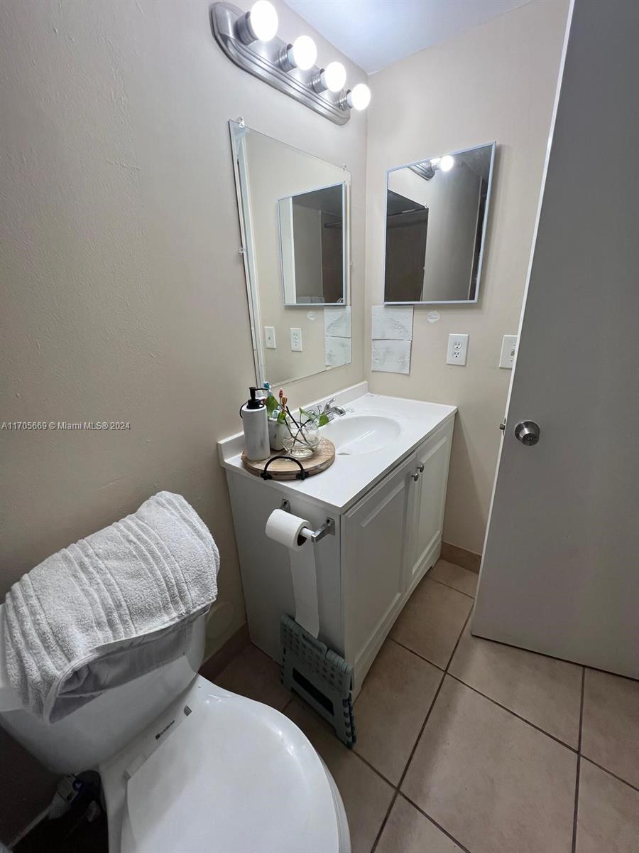 251 W Palm Cir W # 102