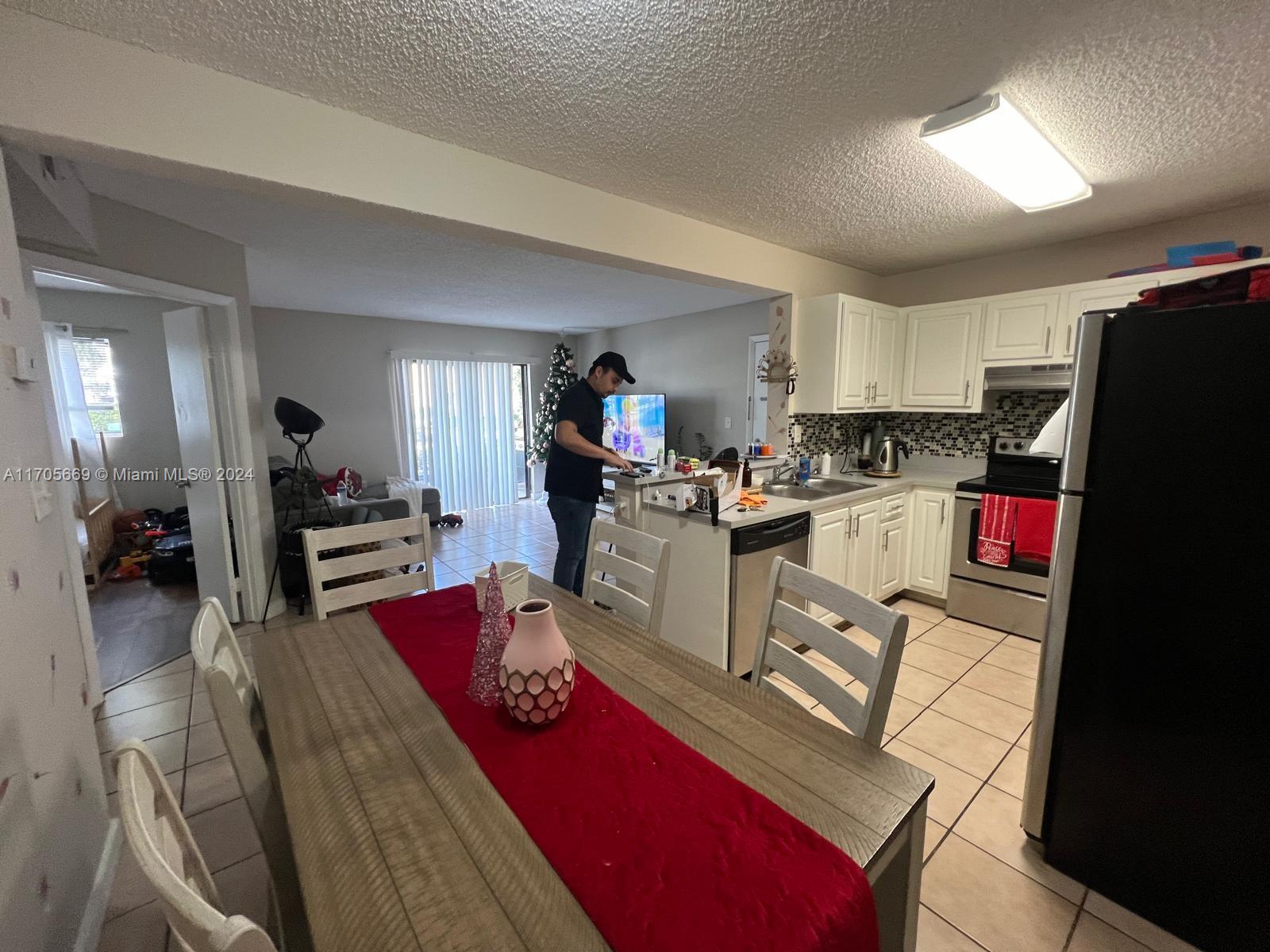 251 W Palm Cir W # 102