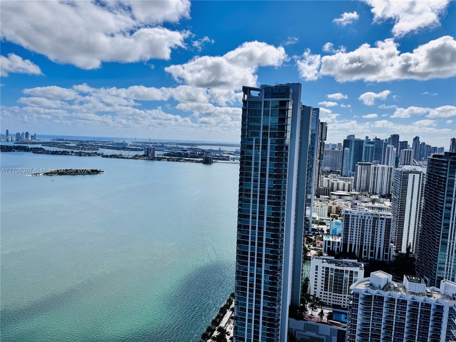 650 NE 32nd St # 4906