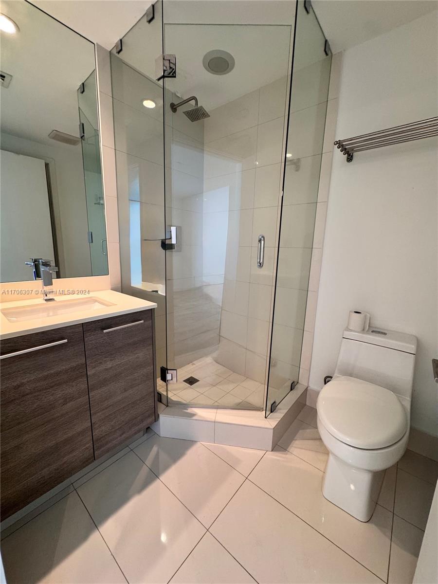 650 NE 32nd St # 4906